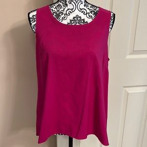 🌺 Women’s tank top.